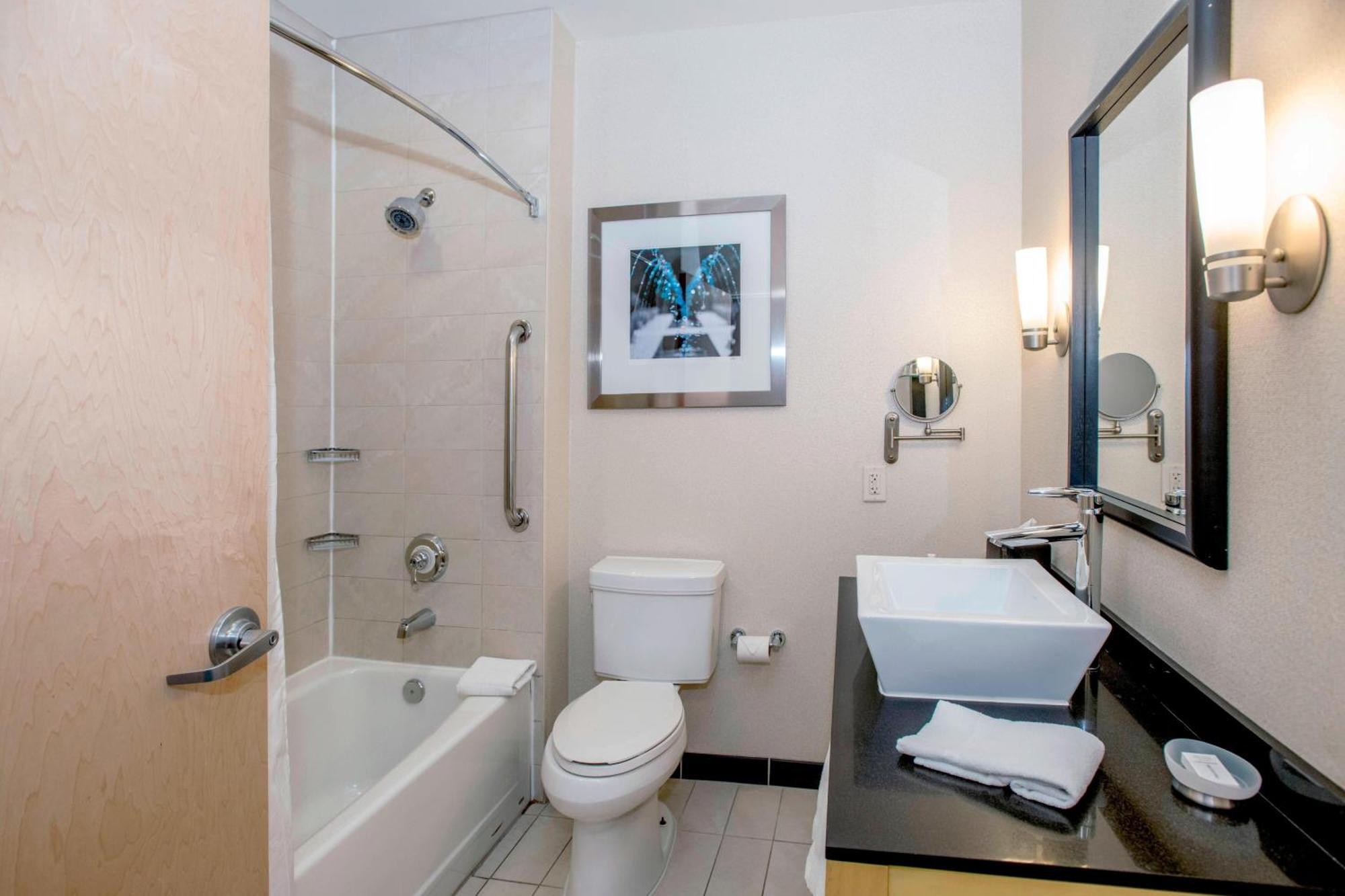 Springhill By Marriott Downtown Hotel